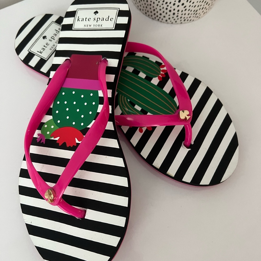 Kate Spade Cactus Striped Flip Flops Sz 7